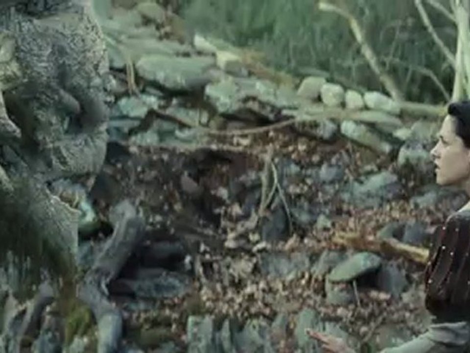 Blanche Neige et le chasseur - clip#3 (VOST) - Troll_attacks Snow White and the huntsman