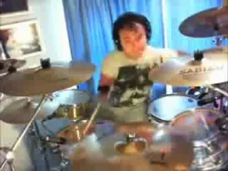 0496 - Manchot joue de la batterie comme un pro