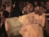 شباب الثورة يرفعون إطارات السيارات دلالة على الدكتور محمد مرسي