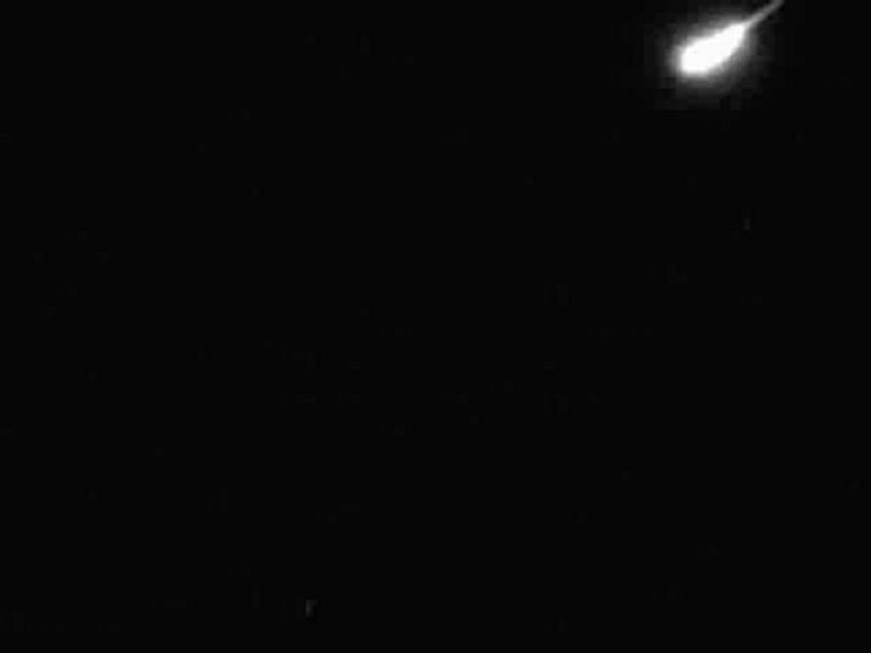 Météorite frolant le Québec dans la nuit du 12 au 13 mai 2012.