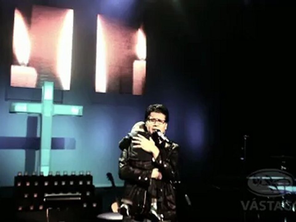 Jesus Adrian Romero Perform Cerca de Jesus