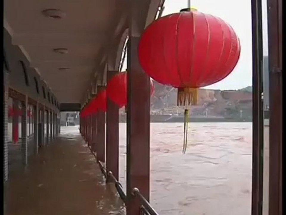 Floods dampen central China