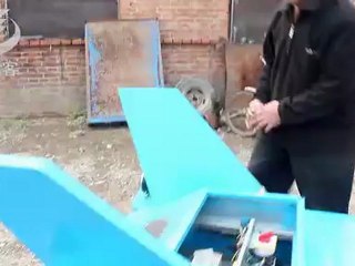 Un chinois se fabrique une auto à électricité