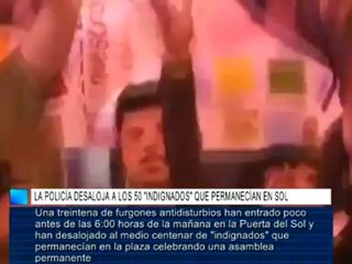 La Policía desaloja a los 50 "indignados" que permanecían en Sol