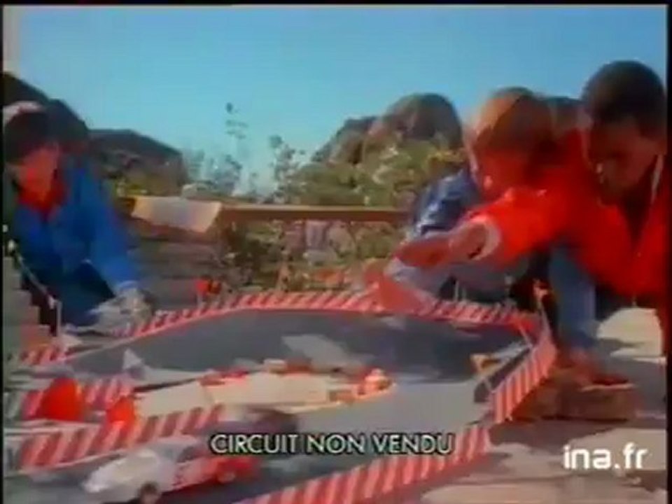 Vidéo Ina - MASK - JOUET VEHICULE AVION TRANSFORMABLE, vidéo MASK - JOUET VEHICULE AVION TRANSFORMABLE, vidéo Culture & loisirs - Archives vidéos Culture & loisi3rs - Ina.fr