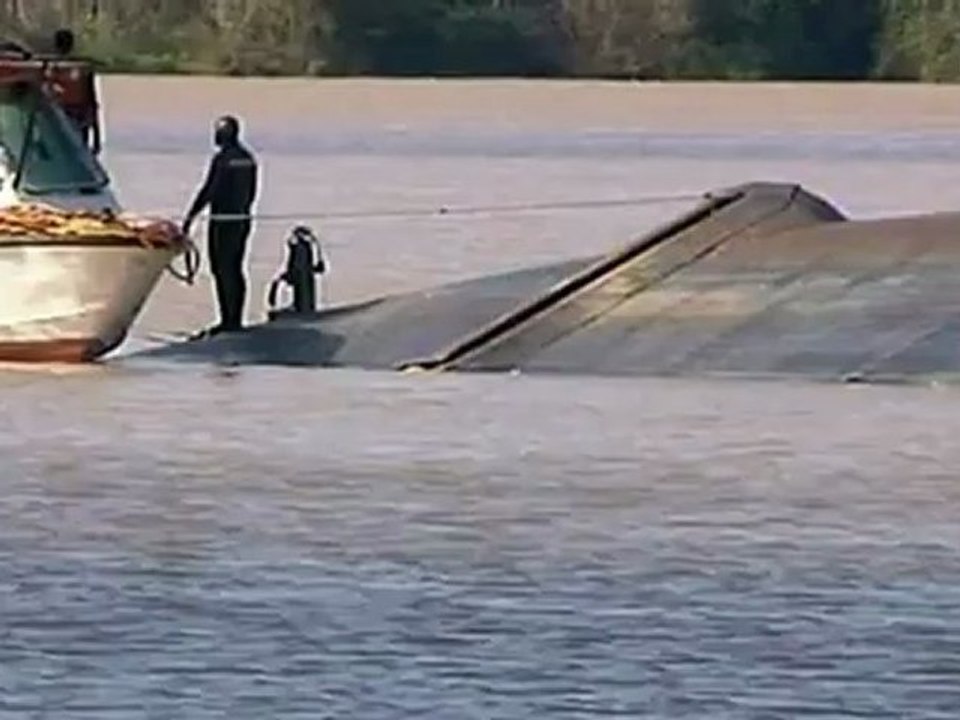 Six missing after Argentine ship capsizes