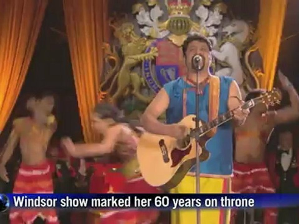 Queen Elizabeth watches huge jubilee horse pageant