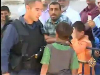 اقتحام إسرائيلي لباحة الاقصى وإعلان إغلاق الضفة