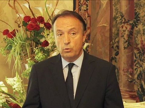 [Présidence] Le Président du Sénat, Jean-Pierre Bel, présente le prix du meilleur jeune économiste