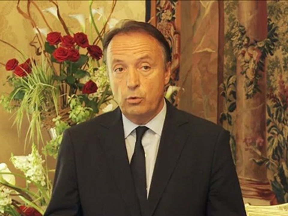 [Présidence] Le Président du Sénat, Jean-Pierre Bel, présente le prix du meilleur jeune économiste