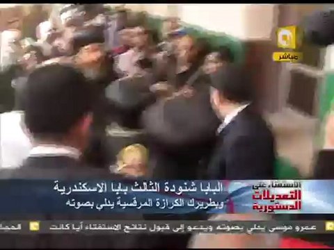 البابا شنودة الثالث يدلي بصوته - تعديلات الدستور