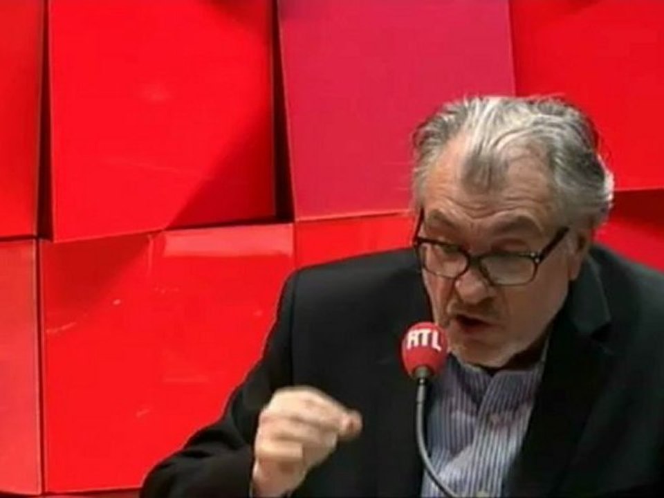Serge July : "Le silence de François Hollande"