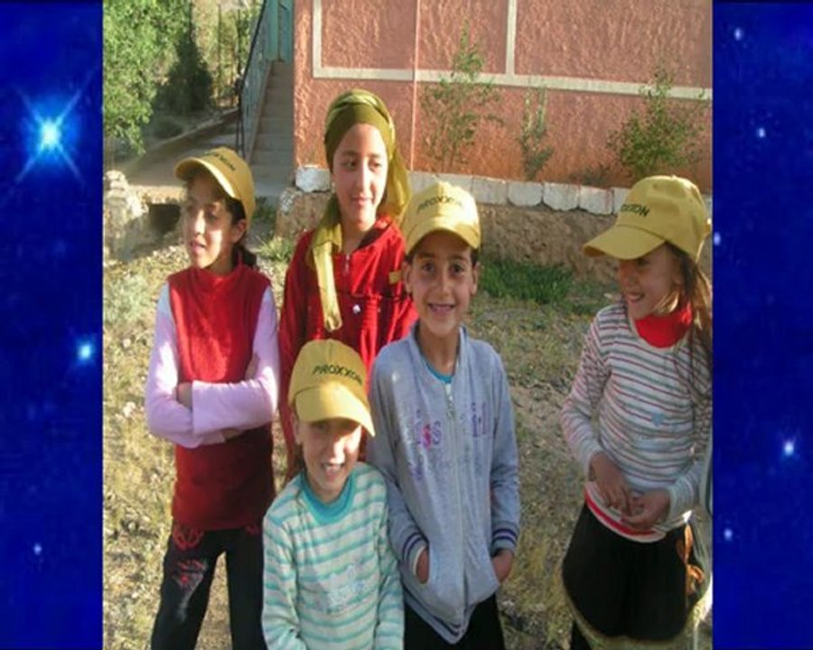 Schule in Marokko bekommt ein Paket