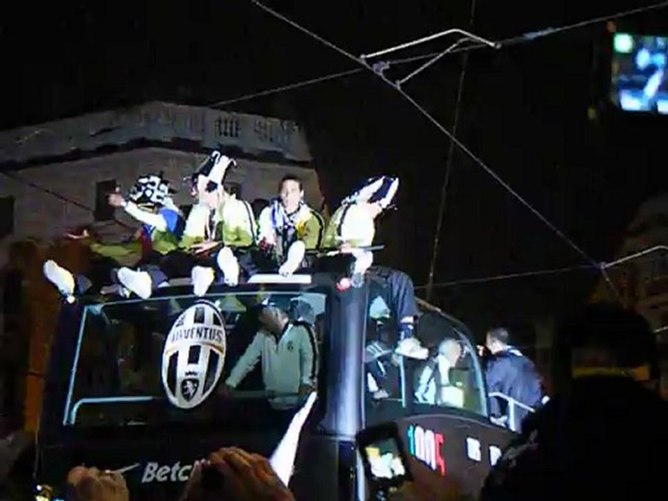 Juventus champion d'Italie! L'arrivée des champions! Turin, 13/05/2012  Part II
