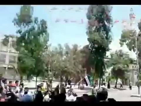 Syria فري برس ريف دمشق عقربا رفع علم الإستقلال في ساحة عقربا 14 5 2012 Damascus