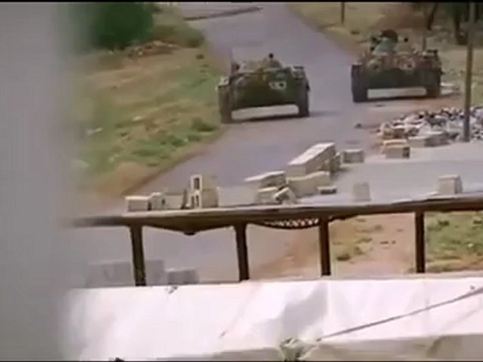 Syria فري برس حماة  المحتلة كفرزيتا اغلاق مداخل المدينة بالدبابات أثناء اقتحامها 14 05 2012 Hama