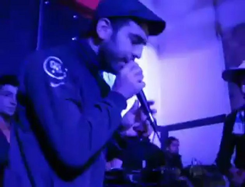 Hebun - Sen Anlat Ben Dinliyim 2011 Canlı Performans