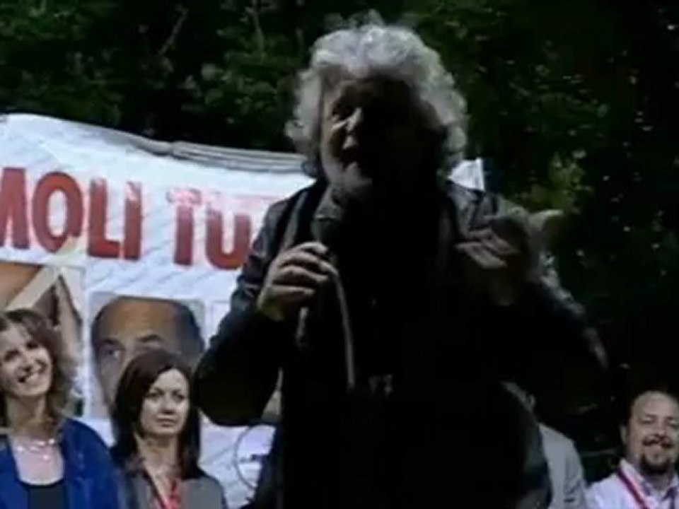 BEPPE GRILLO "LA POLITICA E' MORTA"