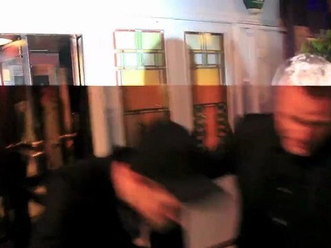 Роберт Паттинсон и Кристен Стюарт покидают клуб в Лондоне ночью 14 мая 2012