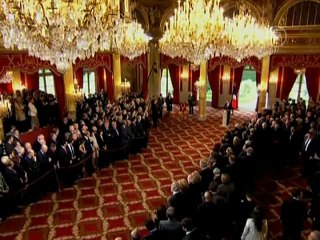 Олланд стал президентом и улетел в Берлин