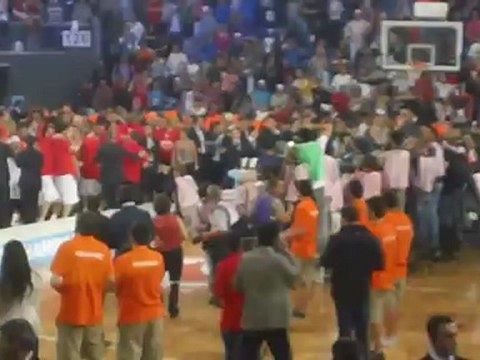 Αποθέωση Βασίλη Σπανούλη από τους φιλάθλους του Ολυμπιακού στο Sinan Erdem