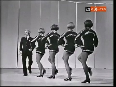 Marcel AMONT (1972) chante en italien : l amour çà fait passer le temps