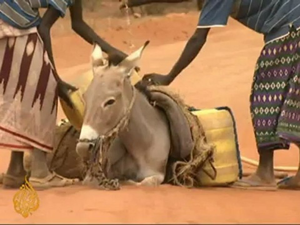 Africa drought refugees desperate for water