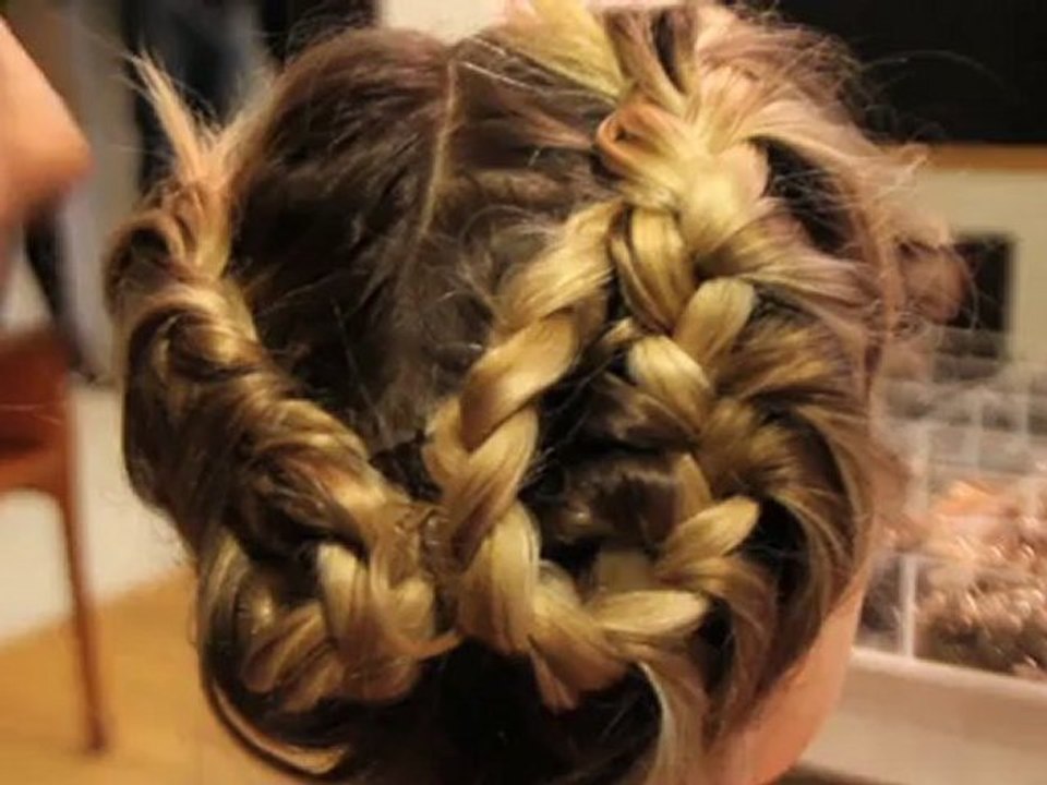Comment faire un chignon empire en 2 minutes ?