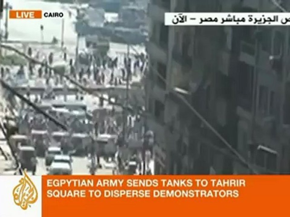 Egyptian tanks clearing Tahrir protesters