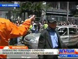 Imágenes exclusivas del exministro Fernando Londoño cuando es retirado herido de la zona del atentado en Bogotá