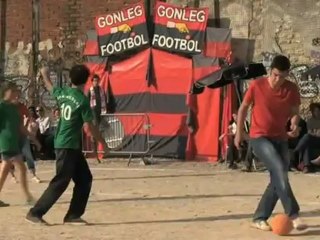 Spectacle GONLEG Footbol Turquie-France, rue Édouard Vaillant, Montreuil, 25/09/11