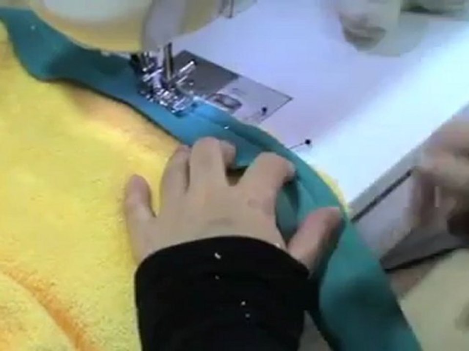 Sortie de bain enfant - Episode 7- www.cours-de-couture-en-ligne.com