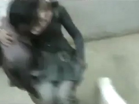 Syria فري برس حمص الرستن أجلاء الأطفال من أماكن الدمار 15 4 2012 Homs