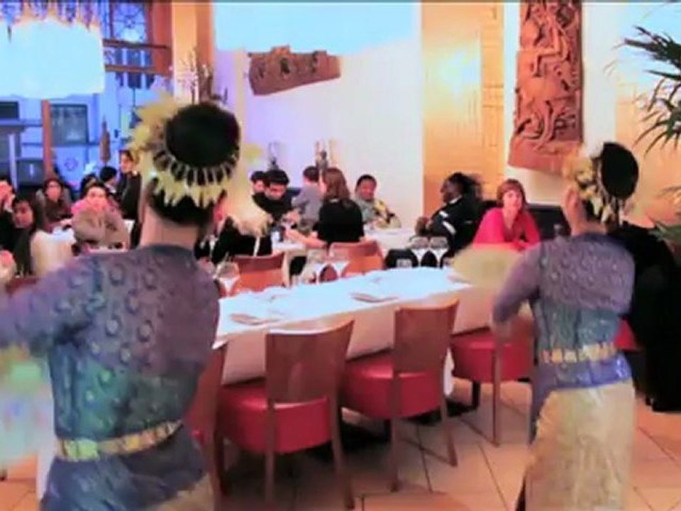 beautiful Thai dancing in Thai Square