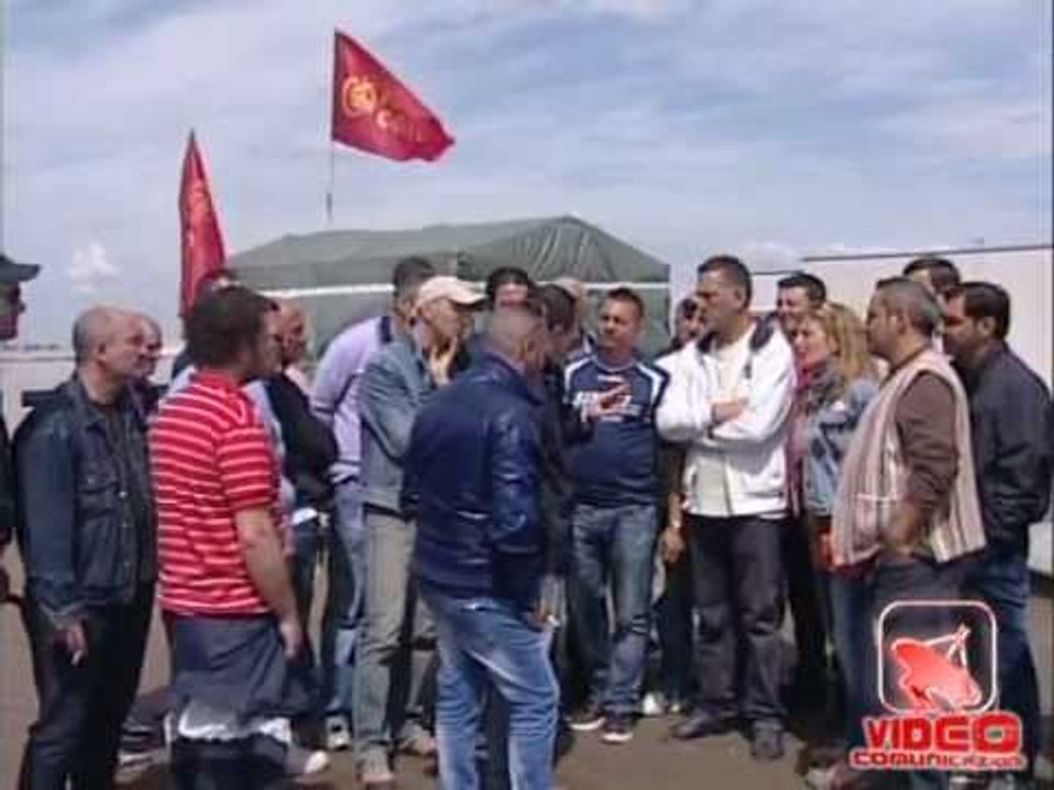 Acerra (NA) -  Continua la protesta dei 230 lav...