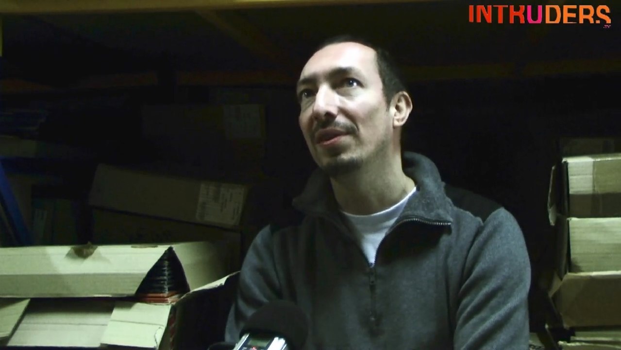 DJ Jee des soirées étudiantes à la claque Wake Up via le hip-hop