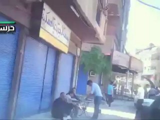 Video herunterladen: Syria فري برس ريف دمشق   حرستا   عصابات الاسد في المدينة 15 5 2012 Damascus