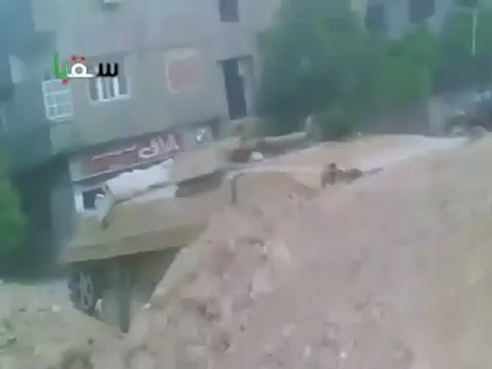 Syria فري برس  ريف دمشق سقبا دبابةبي ام بيفي ساحة الجمعية 15 5 2012 جـ2 Damascus