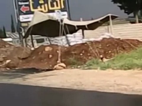 Syria فري برس حماه المحتلة حماه حاجز الشير والمتاريس والكناصة على مباني المدنيين 15 5 202 Hama