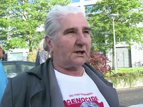 Mladic, un boucher selon des mères de Srebrenica