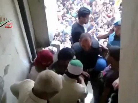 Syria فري برس دير الزور تواجد المراقبين الدوليين في احد البيوت جي الجبيلة بدير الزور 15 5 2012 Deirezzor