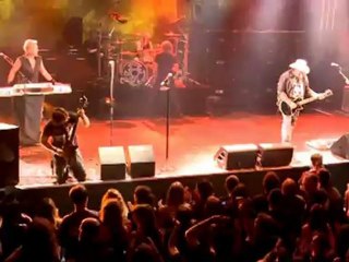 Pretty Maids-It Comes Alive-DVD-2012-21-Red Hot And Heavy