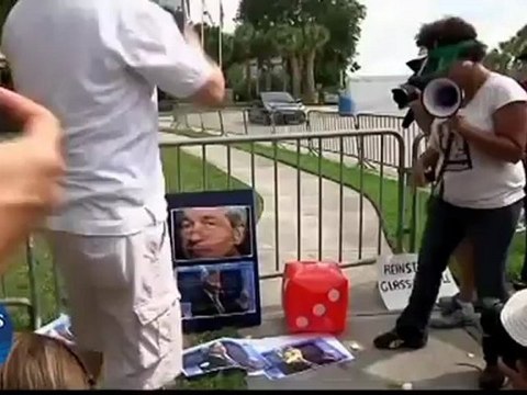 IBTimesTV Major Headlines: JPMorgan Shareholders Mutiny, New Evidence May Exonerate George Zimmerman