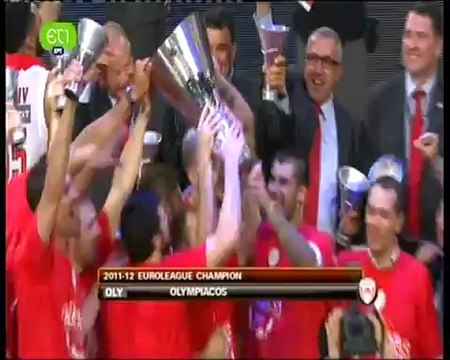 Περιπτεράς από τη Λαμία στην αναμνηστική φωτογραφία του Ολυμπιακού στην Ευρωλίγκα