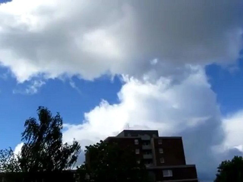 faux avion ?Chemtrails .orb white Lightballs. Jets Fake plane. 16.05.2012