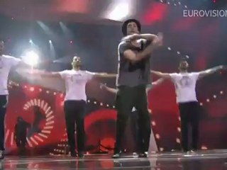 Can Bonomo - Love Me Back (ilk canlı performans)