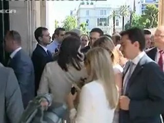 Ομαδικά στη Βουλή...η Χρυσή Αυγή