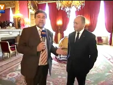 Laurent Fabius fait visiter à BFMTV le Quai d’Orsay
