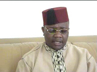 MUKAMBA  AUGUSTIN  SOUTIENT L'HONORABLE  SERGE  WELO