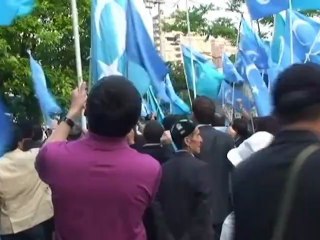 Скачать видео: Los uigures reafirman su compromiso de independencia de China